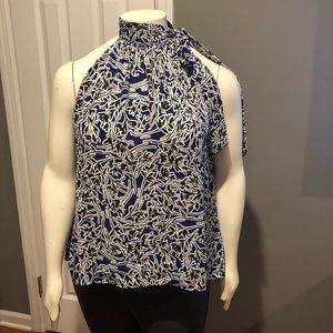 Tie neck halter sleeveless shirt